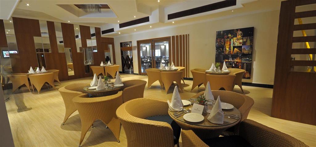 Hotel Golden Tulip Udaipur Restaurant photo