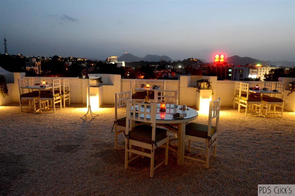 Hotel Golden Tulip Udaipur Restaurant photo