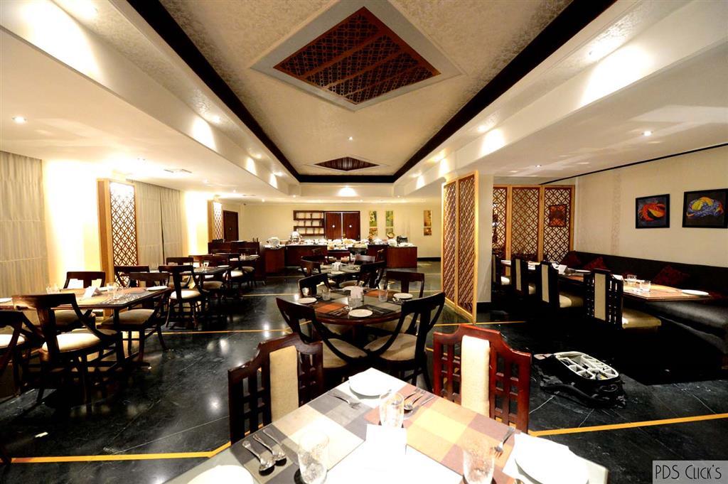 Hotel Golden Tulip Udaipur Restaurant photo